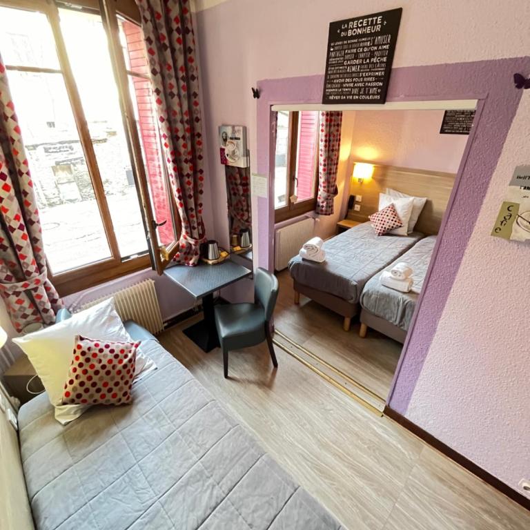 Hôtel Du Cheval Blanc Barcelonnette - Habitación Triple económica - 1