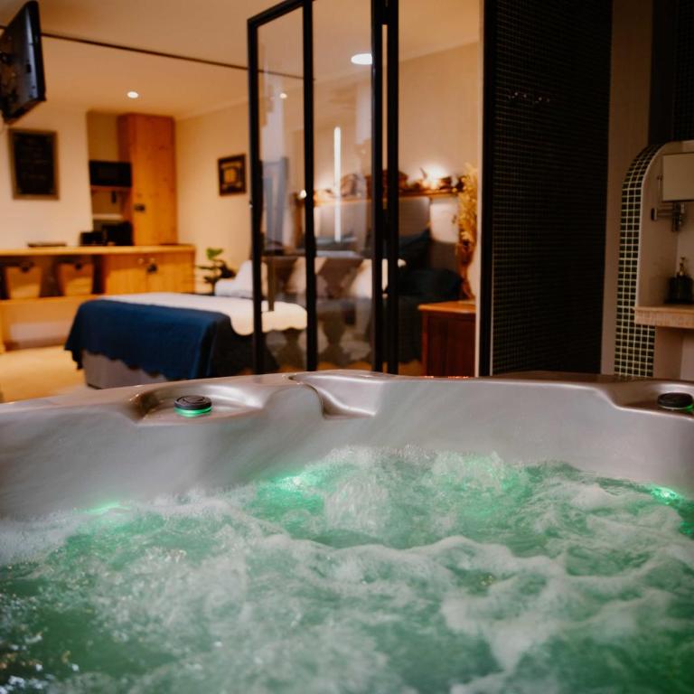 Suite de Diane Jacuzzi - Premiere conciergerie - Studio with Spa Bath - 1