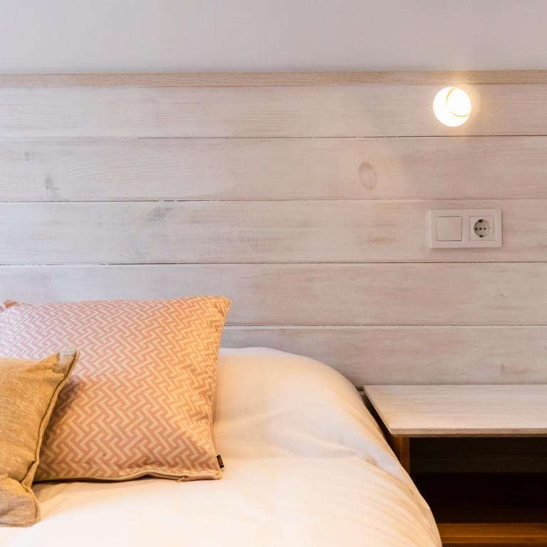 AkomodaT en apartamento luminoso junto al paseo de la ría - Two-Bedroom Apartment - 23
