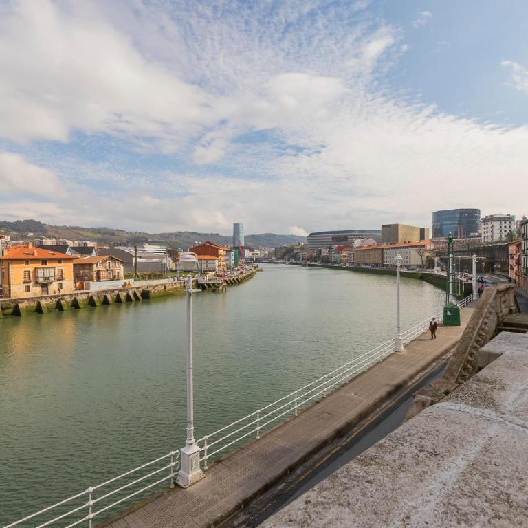 AkomodaT en apartamento luminoso junto al paseo de la ría - Two-Bedroom Apartment - 42