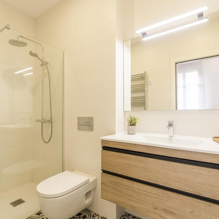 CATERINA Editorial - Three-Bedroom Superior Apartment - 11