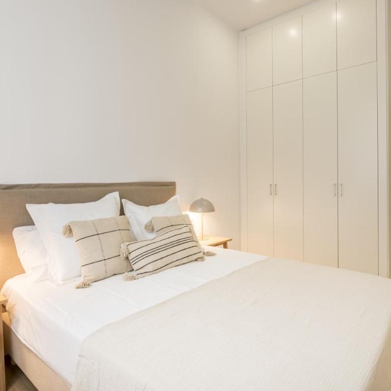 CATERINA Editorial - Three-Bedroom Superior Apartment - 7