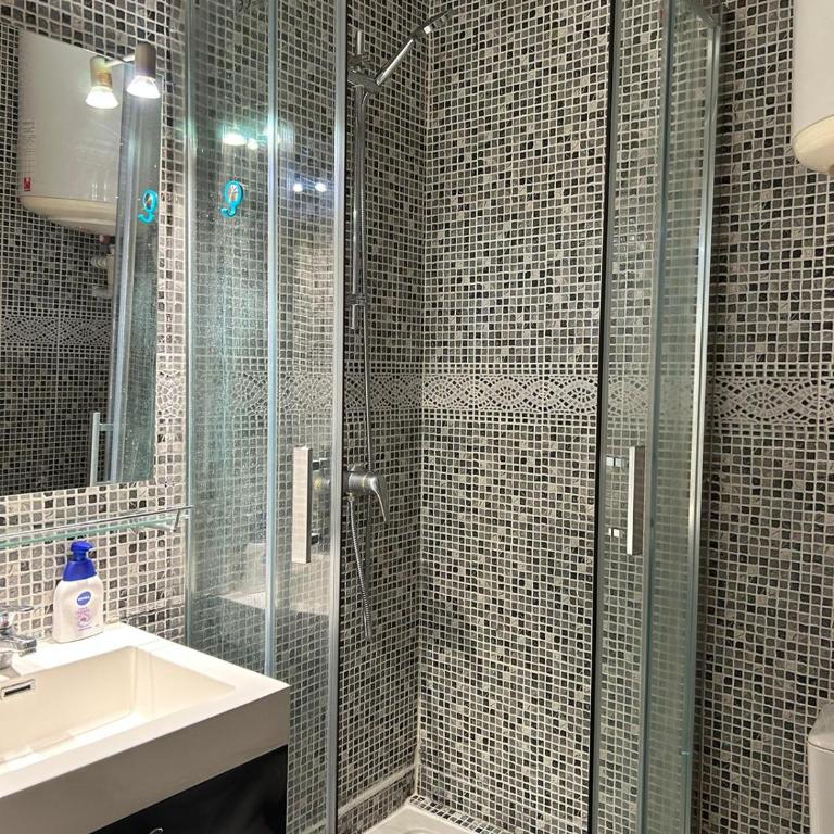 Charmant Studio en rez de jardin dans propriété privé pour 4 personnes - Appartement - Rez-de-Chaussée - 10