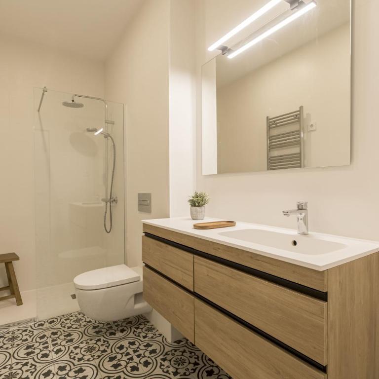 CATERINA Editorial - Three-Bedroom Apartment with Balcony - 4