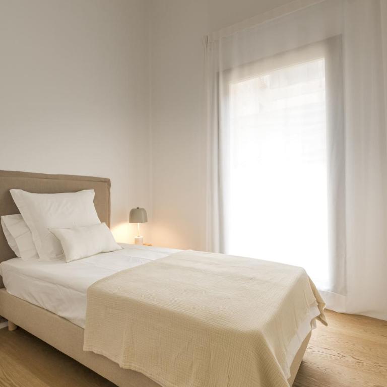 CATERINA Editorial - Three-Bedroom Apartment with Balcony - 1