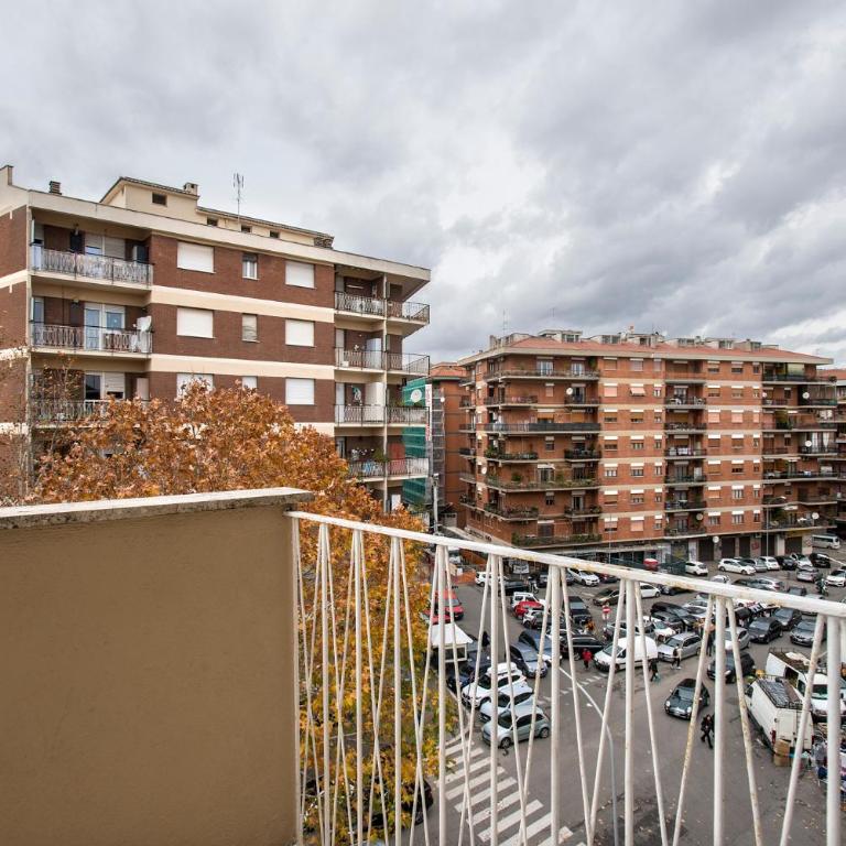 Raven Color - Camera Matrimoniale con Balcone - 8