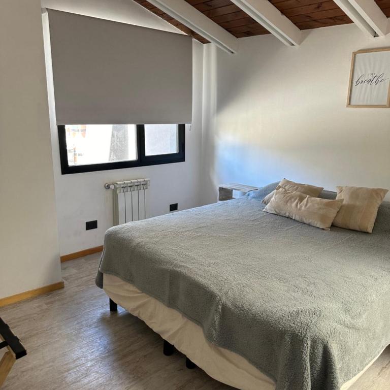 Apartamento hasta 4 personas con jardin, parrilla y, estacionamiento gratuito Ubicado cerca de la ciudad y, a 20 minutos del cerro Catedral - Apartamento con vistas al jardín - 3