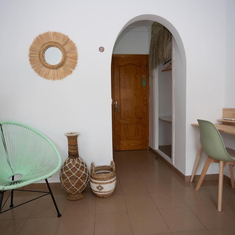 Naim Guest House Nerja - Habitación Doble con balcón - 17