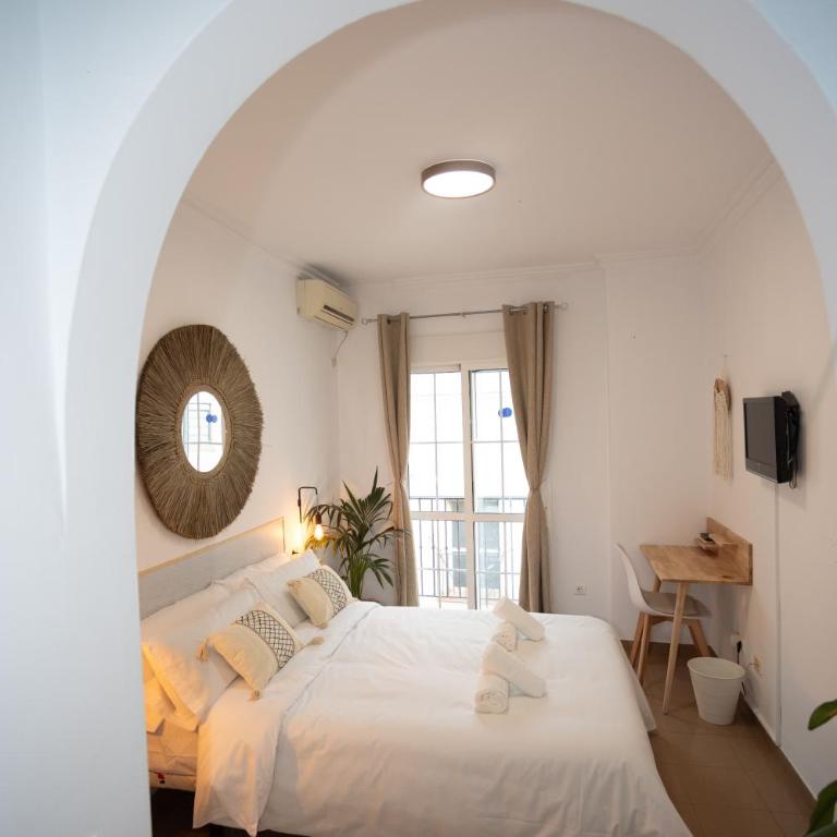 Naim Guest House Nerja - Habitación Doble Deluxe con balcón - 22
