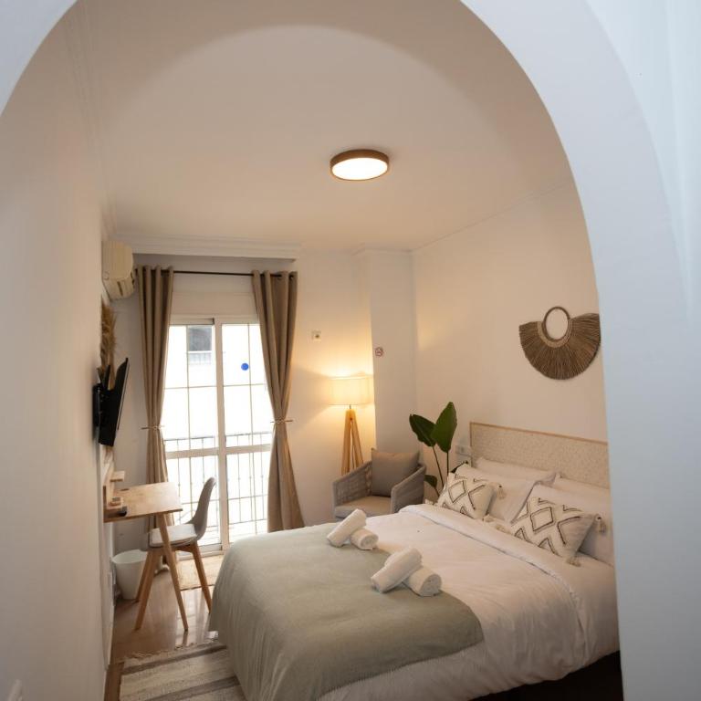 Naim Guest House Nerja - Habitación Doble Deluxe con balcón - 25