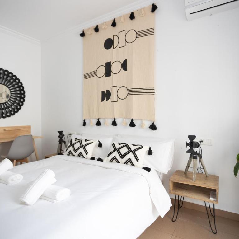 Naim Guest House Nerja - Habitación Doble Deluxe con balcón - 20