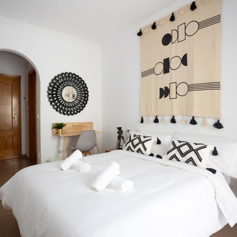 Naim Guest House Nerja - Habitación Doble Deluxe con balcón - 21