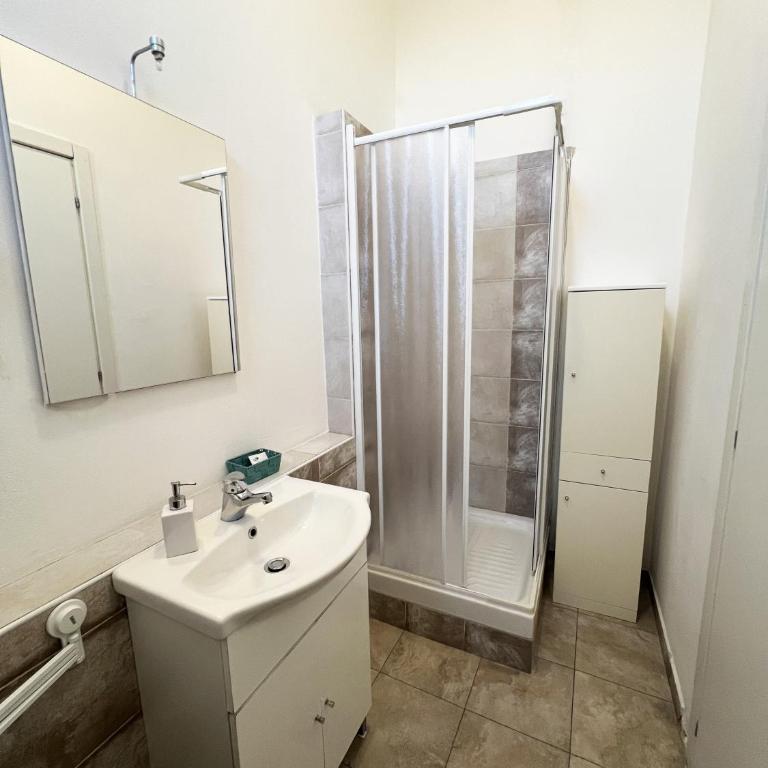 EASYROOMS ONE - Camera Singola con Bagno Privato - 9