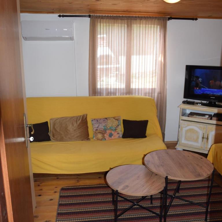 Family Guest House - Two-Bedroom Apartment - 3