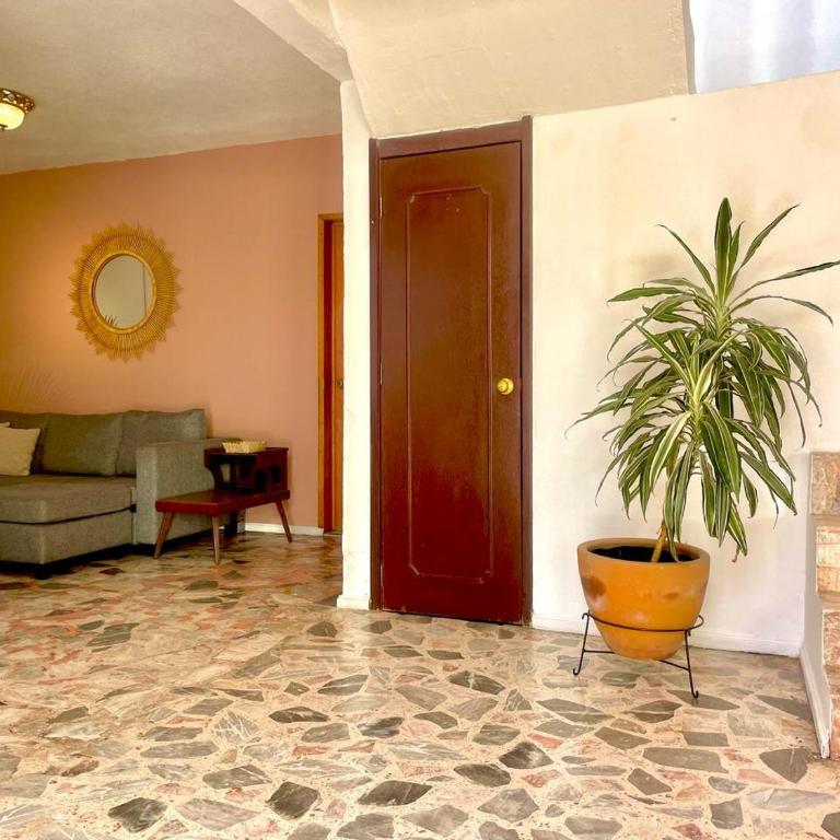 Spacious artsy home with fast WiFi - Villa - 14
