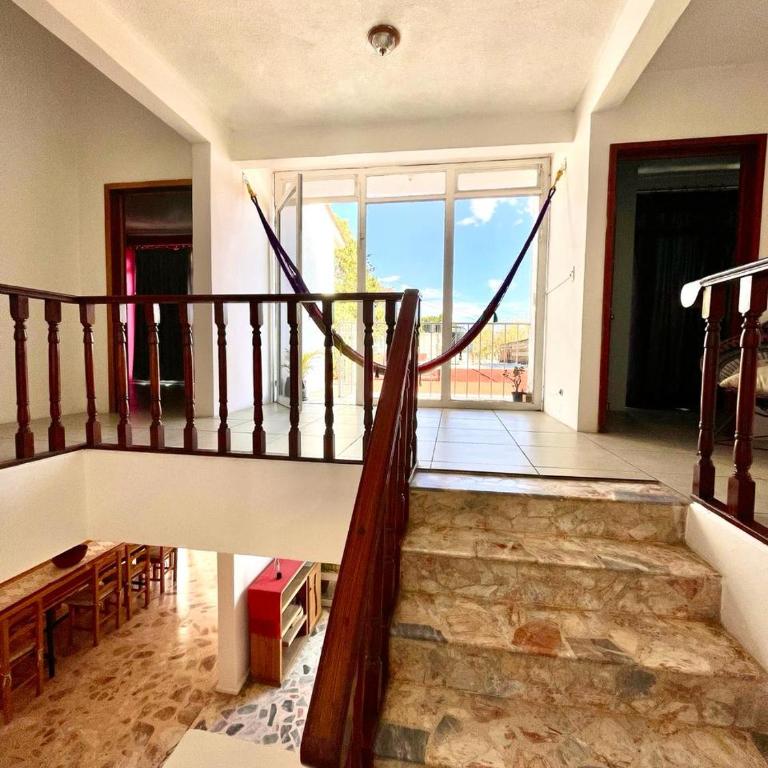 Spacious artsy home with fast WiFi - Villa - 16