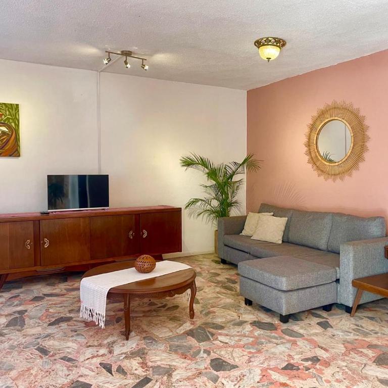 Spacious artsy home with fast WiFi - Villa - 12
