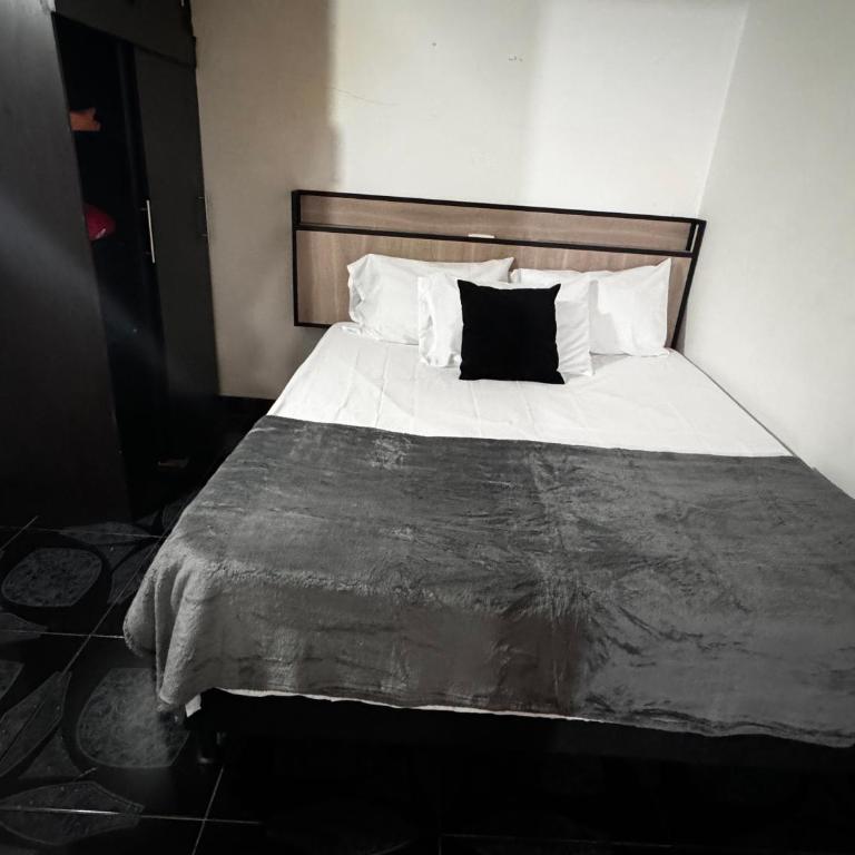 Aparta Suite Torre De Prado 401 - Two-Bedroom Apartment - 2