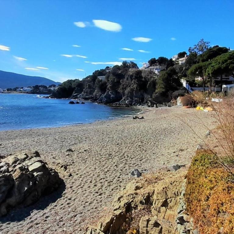 Apartamento Familiar Cerca de la Playa en Llançà con Aparcamiento y Mascotas Permitidas - ES-170-2 - Apartamento - 20
