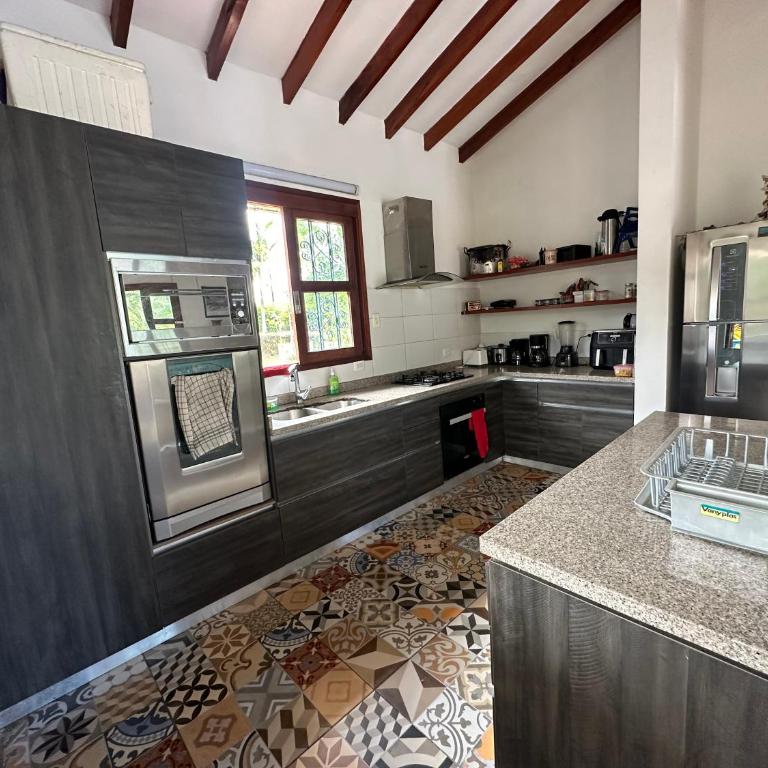 Hermosa Finca Vacacional con Piscina y Lago - Casa de 6 dormitorios - 6