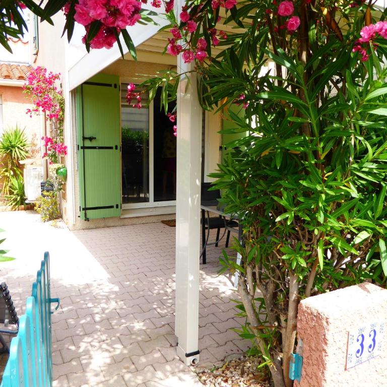 Pavillon climatisé 4/5 pers, grande terrasse, proche plage et commerces, parking sécurisé - FR-1-776-6 - Villa - 1