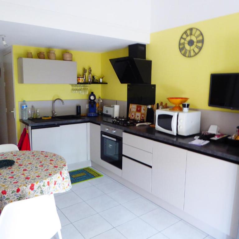 Pavillon climatisé 4/5 pers, grande terrasse, proche plage et commerces, parking sécurisé - FR-1-776-6 - Villa - 5