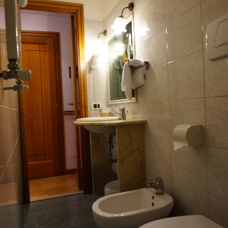 Green Hotel - Double or Twin Room - 3