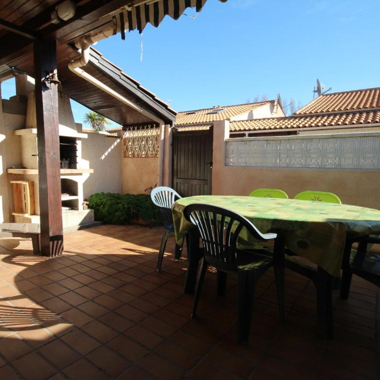 Villa 6 couchages 3 chambres terrasse ombragée parking dans résidence sécurisée piscine commune 400m de la mer LRJP93 - Maison 3 Chambres - 1