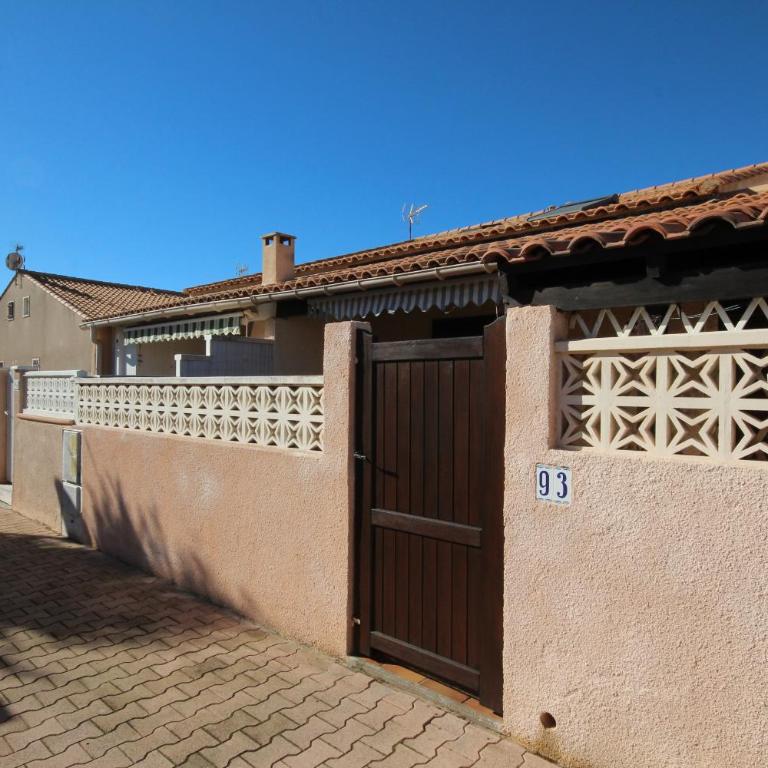 Villa 6 couchages 3 chambres terrasse ombragée parking dans résidence sécurisée piscine commune 400m de la mer LRJP93 - Maison 3 Chambres - 3