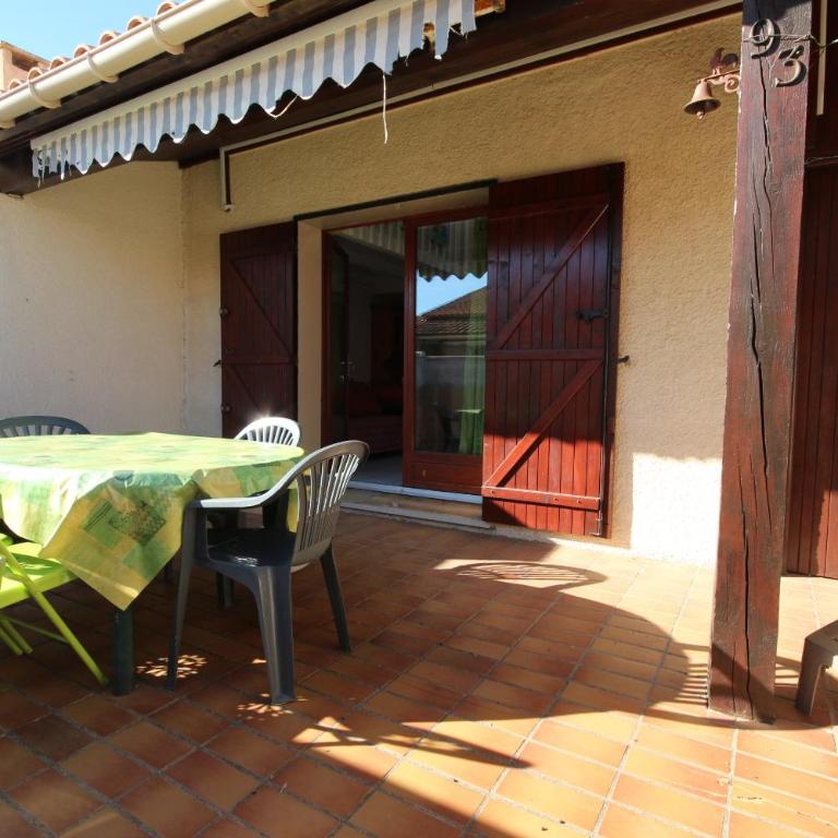 Villa 6 couchages 3 chambres terrasse ombragée parking dans résidence sécurisée piscine commune 400m de la mer LRJP93 - Maison 3 Chambres - 2