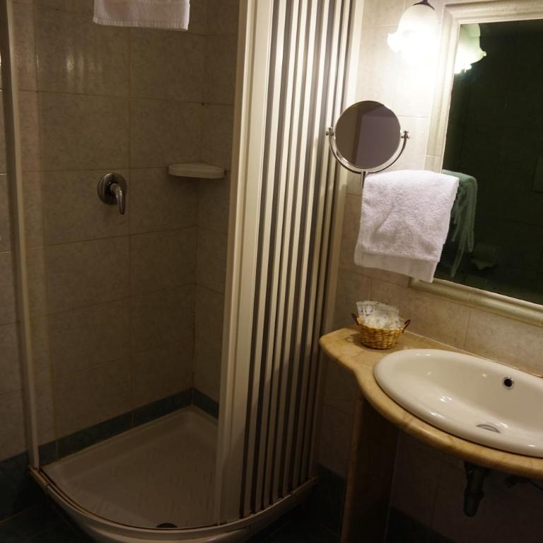 Green Hotel - Triple Room with Garden View - 1