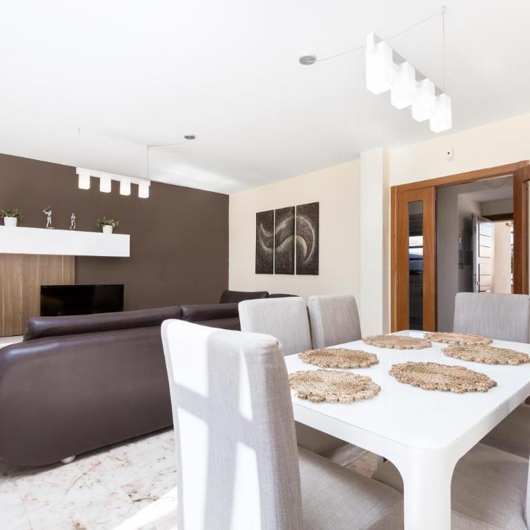 Home2Book Private Pool & Terrace, Aloha Sun Villa - Three-Bedroom Villa - 8