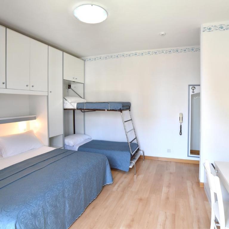 Hotel Laurin - Comfort Room with Lateral Sea View - 2