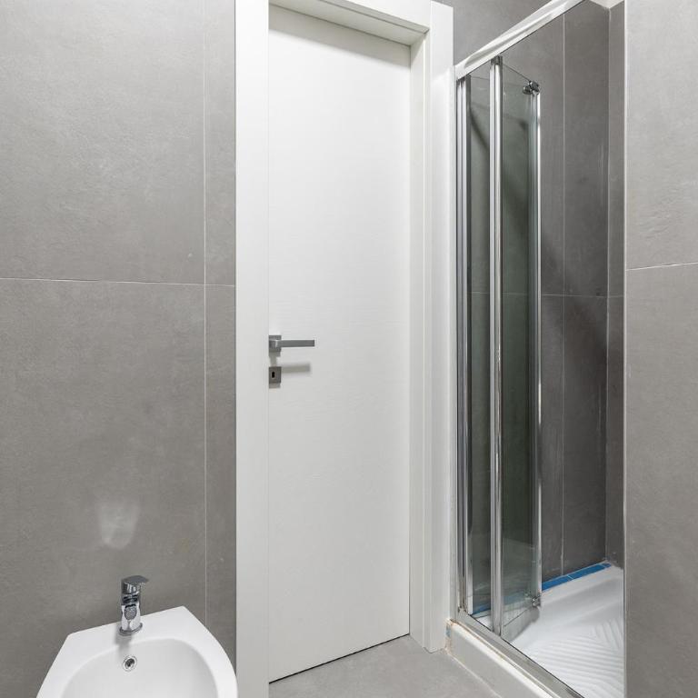 Fourooms Bari - Principe Amedeo - Queen Room with Balcony - 3