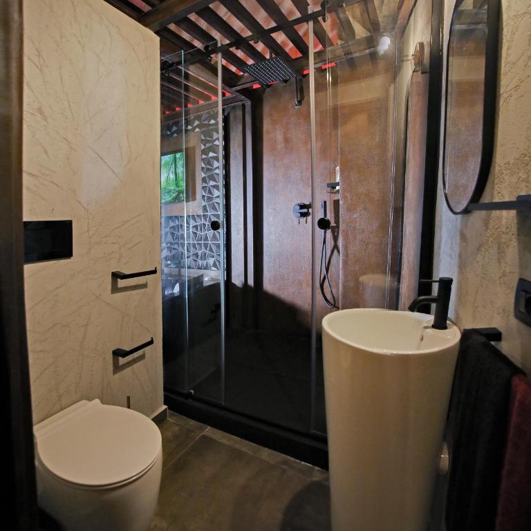 BLACK HOLE ROOMS - One-Bedroom House - 8
