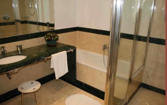 Residence gli Angioini srl - Camera Quadrupla Deluxe - 2