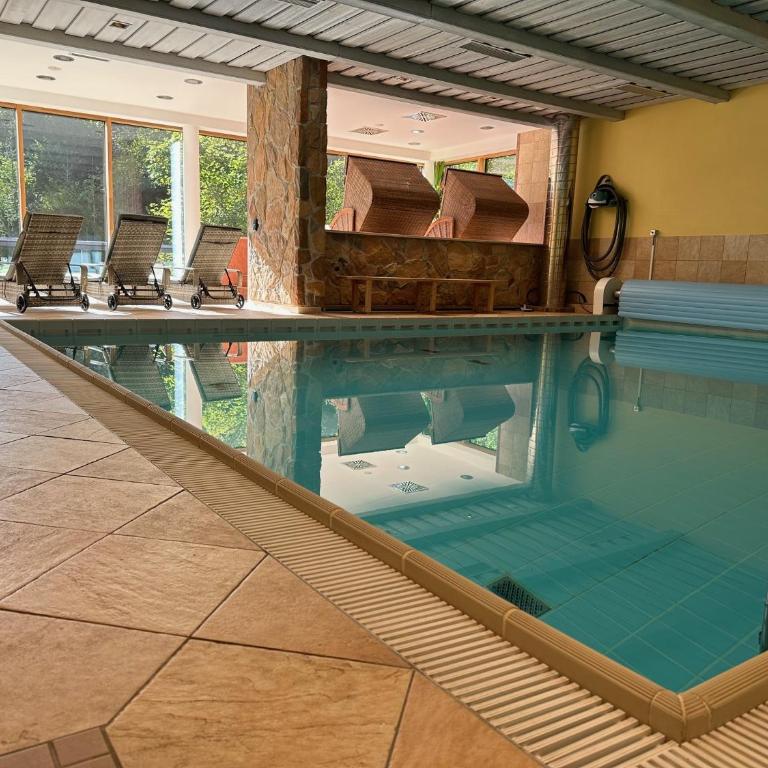 Gästehaus Lärchenhang mit Hallenbad & Sauna - Suite mit Balkon - 9