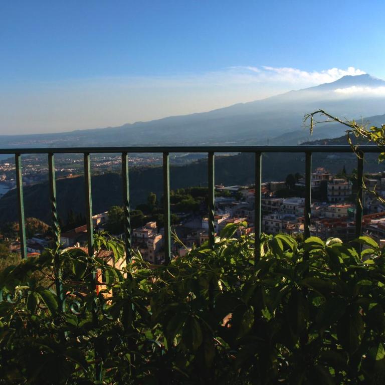 BellaVista Apartments - One-Bedroom Apartment with Terrace - 4