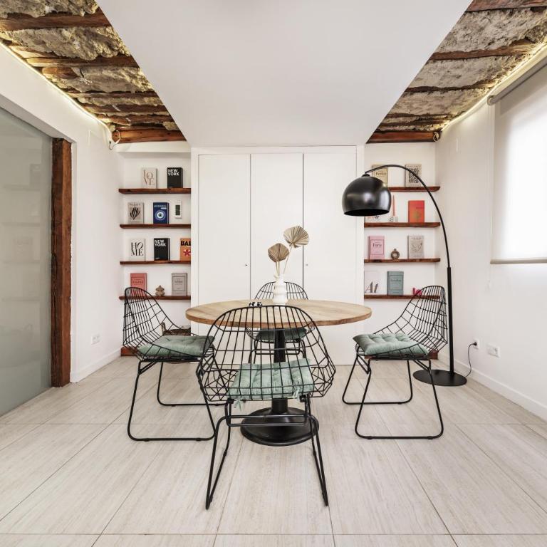 Coqueto Ático (1B+1B) Malasaña City Centre - One-Bedroom Apartment - 8