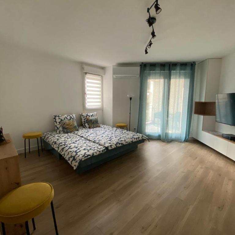 Rives du Lez - Prestige - Studio Lit King-Size avec Canapé-Lit - 3