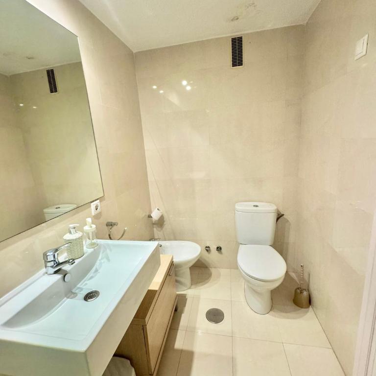 SEA VIEW & BEACH ACCESS - Center - Two-Bedroom Apartment - 40