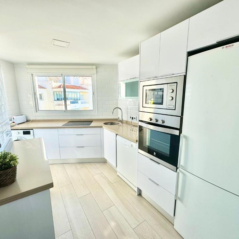 SEA VIEW & BEACH ACCESS - Center - Two-Bedroom Apartment - 26