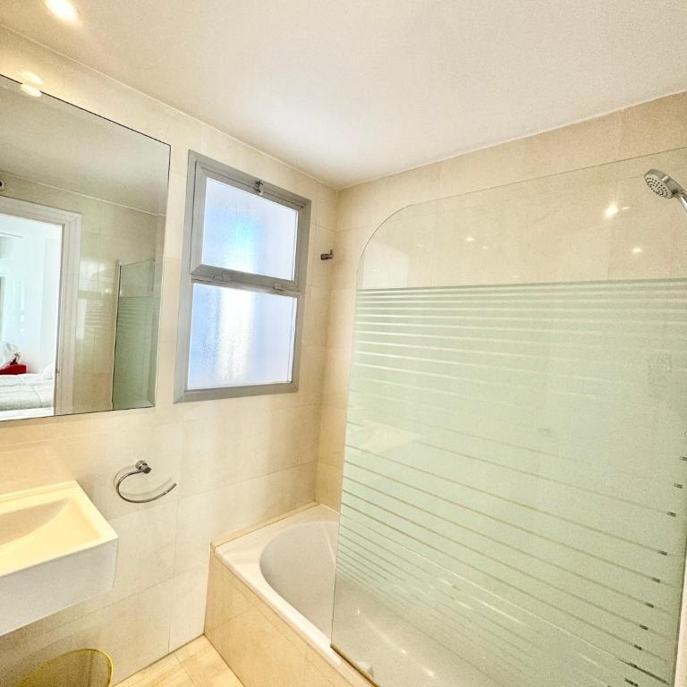 SEA VIEW & BEACH ACCESS - Center - Two-Bedroom Apartment - 42