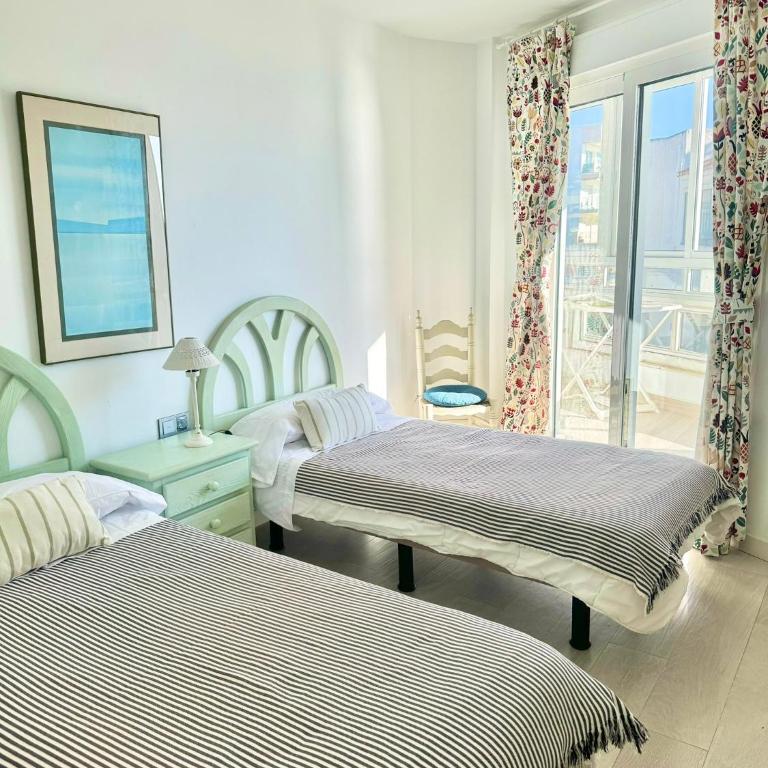 SEA VIEW & BEACH ACCESS - Center - Two-Bedroom Apartment - 23