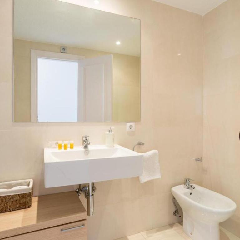 SEA VIEW & BEACH ACCESS - Center - Two-Bedroom Apartment - 39