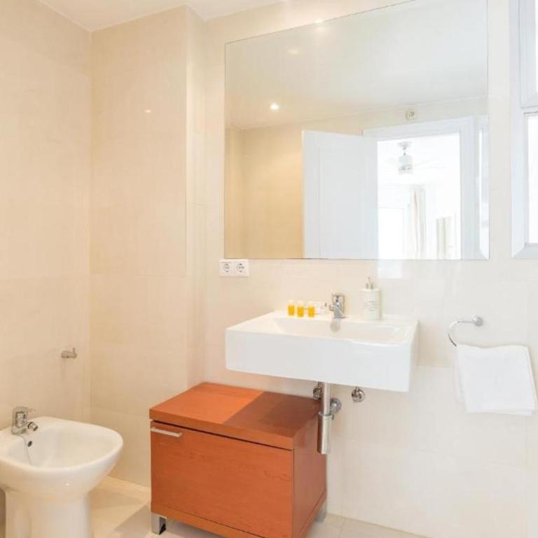SEA VIEW & BEACH ACCESS - Center - Two-Bedroom Apartment - 43