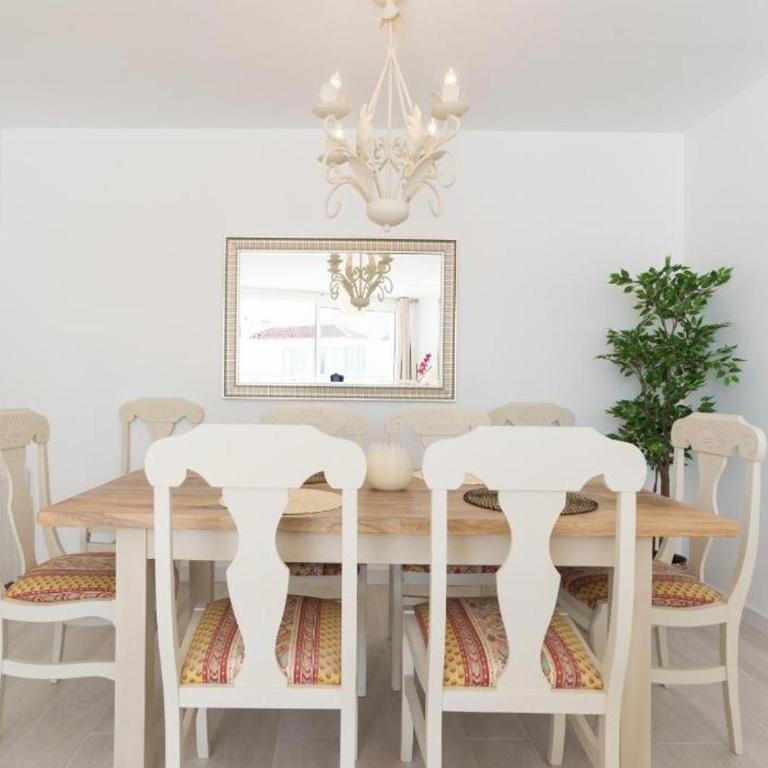 SEA VIEW & BEACH ACCESS - Center - Two-Bedroom Apartment - 12