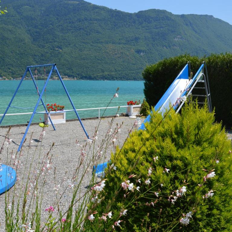 Le Coin des Cygnes, appartement face au lac d'Annecy avec plage privée - Appartement - Vue sur Lac - 10