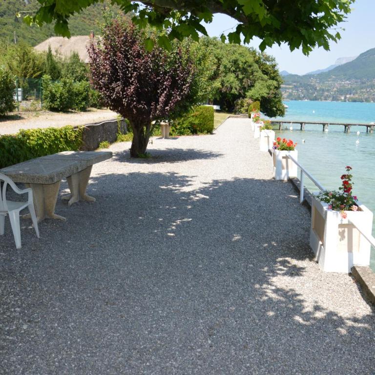 Le Coin des Cygnes, appartement face au lac d'Annecy avec plage privée - Appartement - Vue sur Lac - 9
