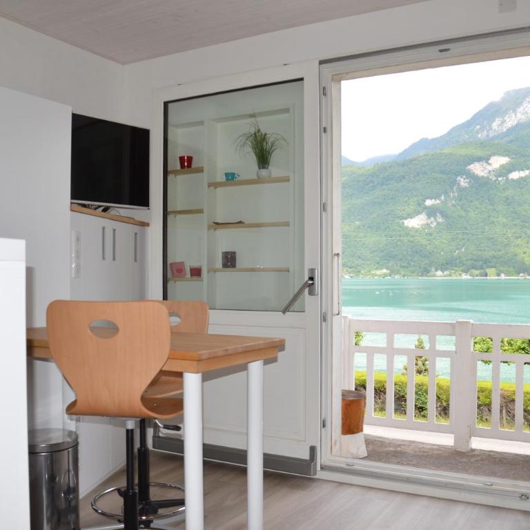Le Coin des Cygnes, appartement face au lac d'Annecy avec plage privée - Appartement - Vue sur Lac - 18